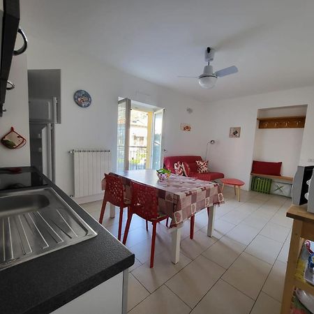 Red Apartment - Residenza Silvana Verbania Kültér fotó