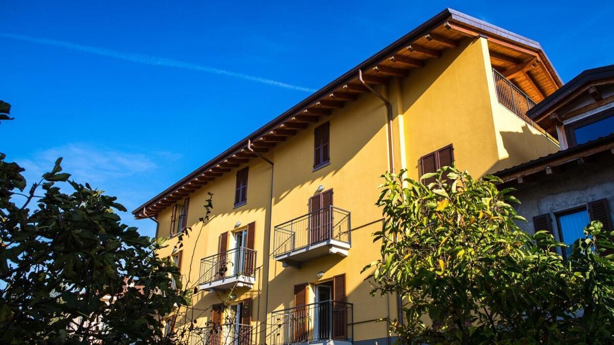 Red Apartment - Residenza Silvana Verbania Kültér fotó