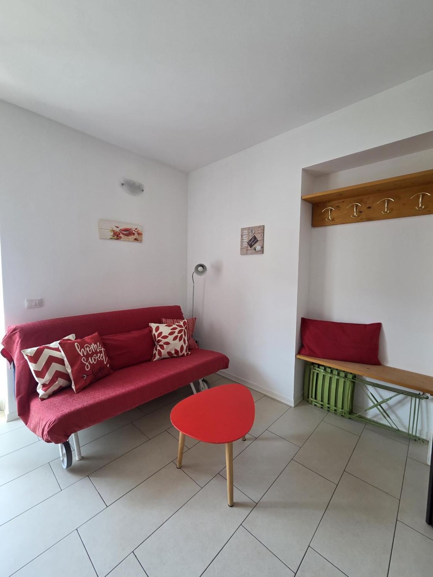 Red Apartment - Residenza Silvana Verbania Kültér fotó